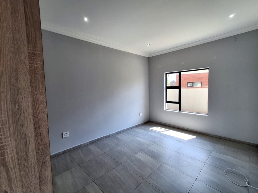 5 Bedroom Property for Sale in Wild Olive Estate Free State